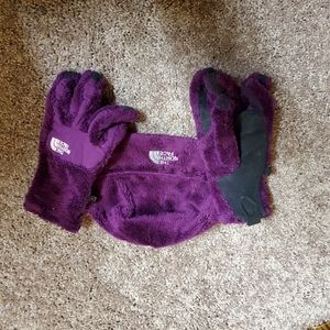 North Face burgundy hat and gloves